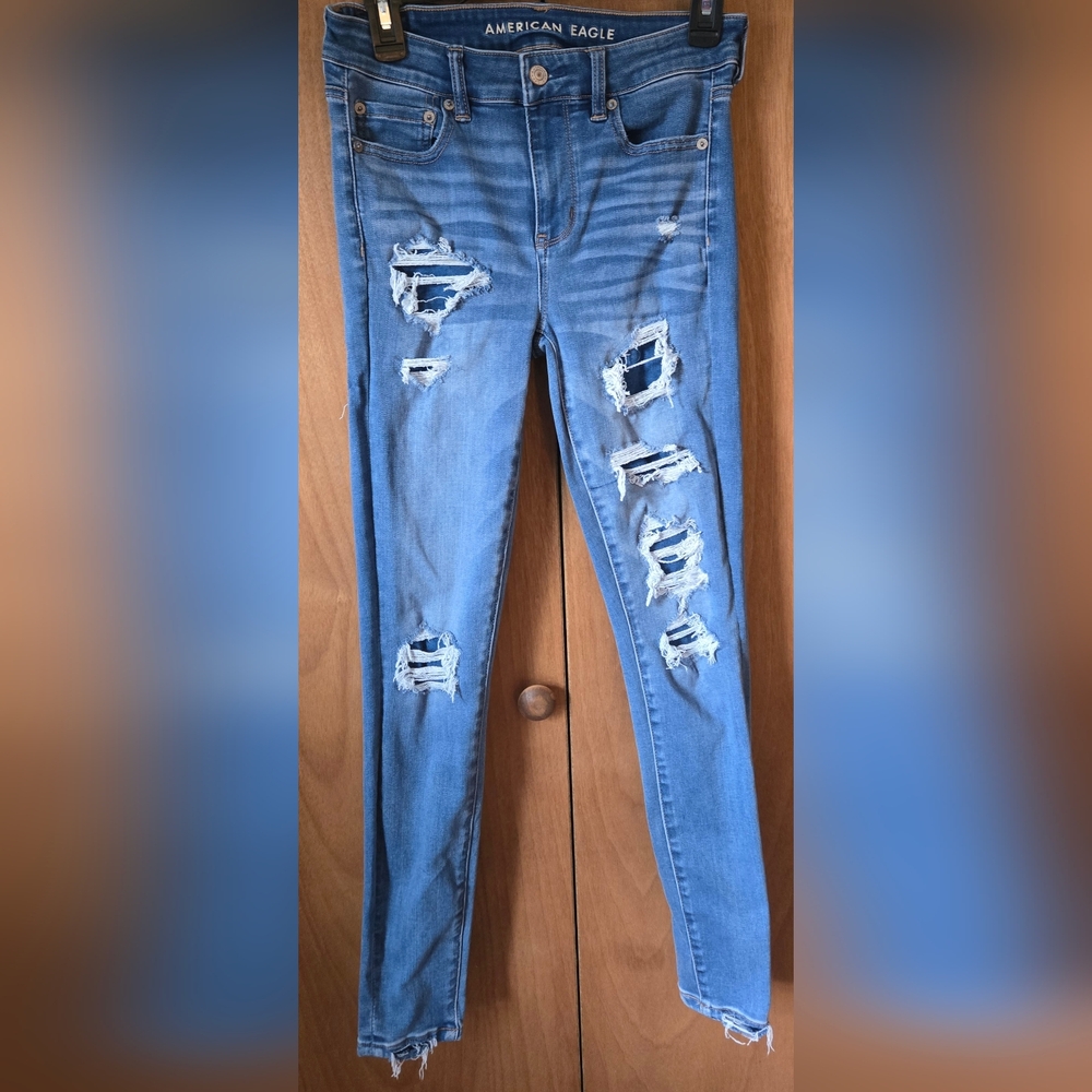 Distressed High Rise Jegging